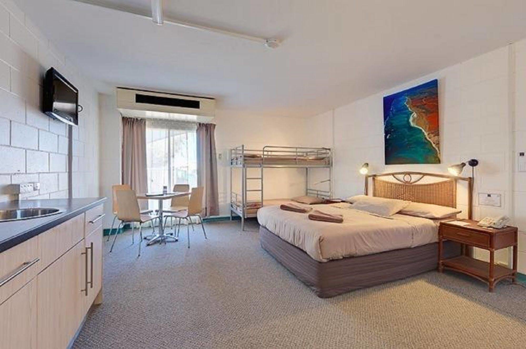 Sea Breeze Resort Exmouth Kültér fotó